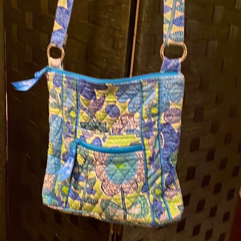 Vera Bradley cross body purse. Approx 10.5x 10.5 in. Doodle Daisy pattern.